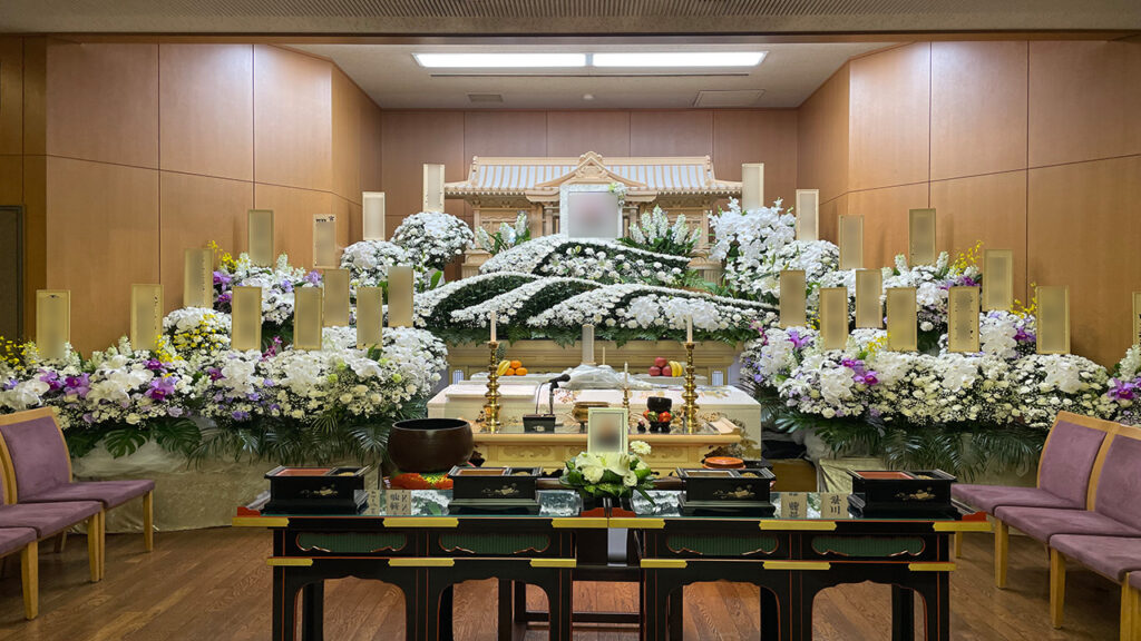 通夜 ご葬儀に贈る花とは枕花・供花・花輪・献花 コレはやめて！ | 多摩中央葬祭