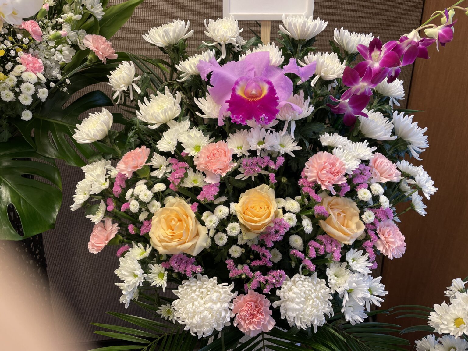 通夜 ご葬儀に贈る花とは枕花・供花・花輪・献花 コレはやめて！ | 多摩中央葬祭