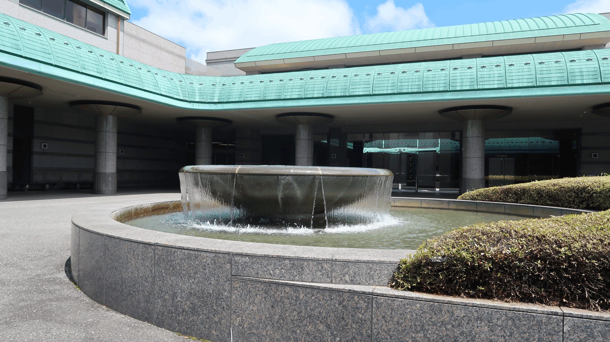 府中の森市民聖苑前