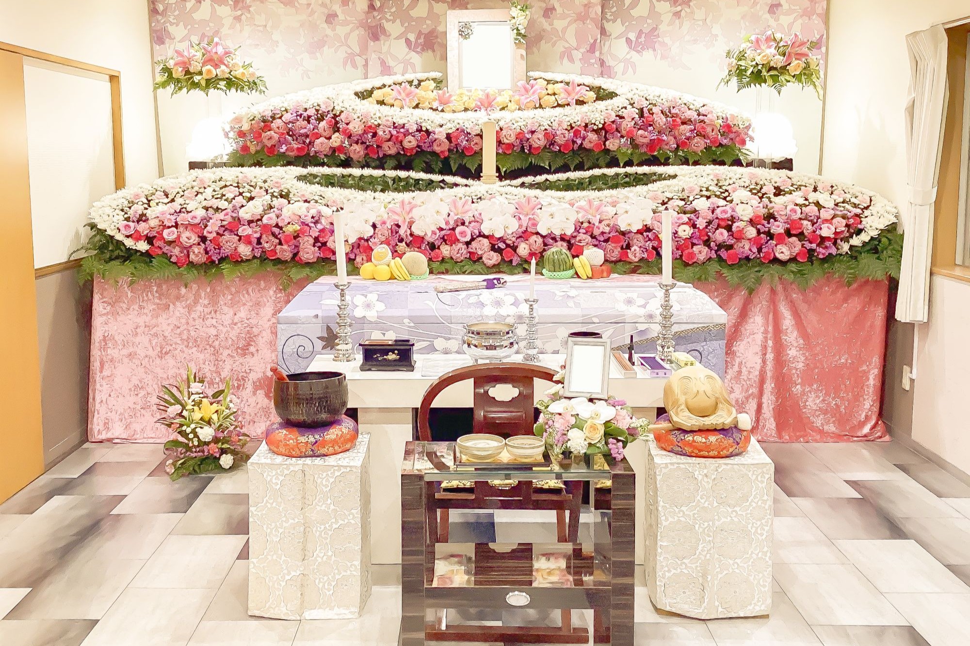 森の風ホール立川赤いお花の祭壇